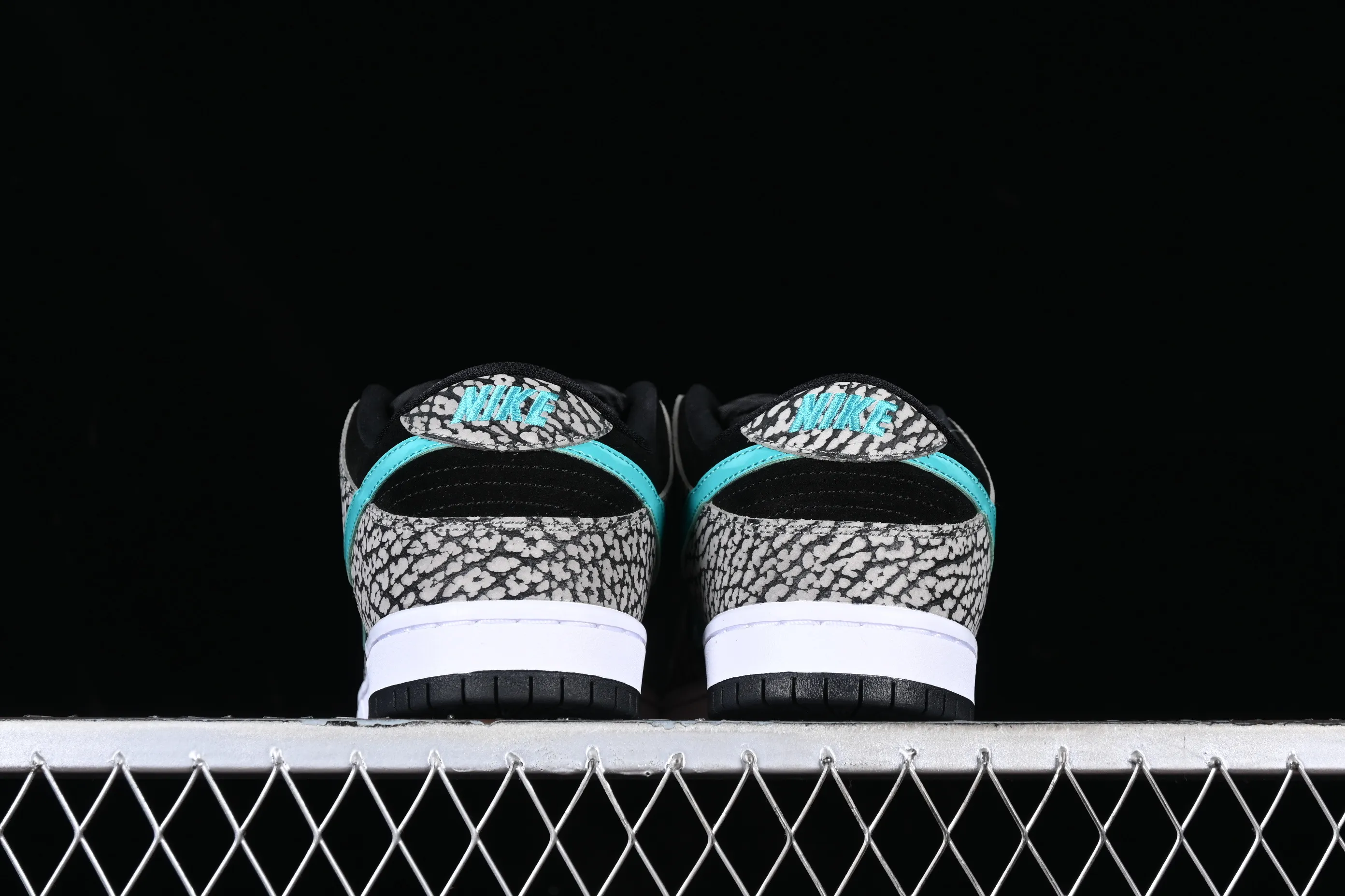 All categories Nk SB Dunk series Nk SB Dunk Low low-top sneakers Nk SB Dunk Low Pro black and white green spotted pattern sports skateboard shoes BQ6817-009
